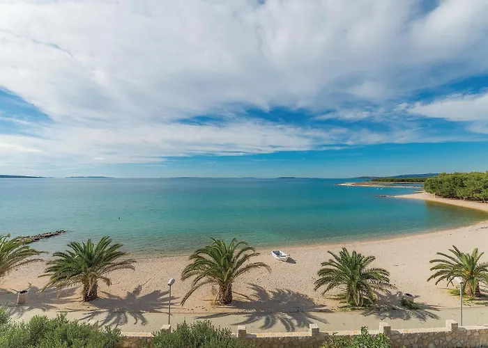 Апартаменты 1 Bedroom Awesome In Dinjiska